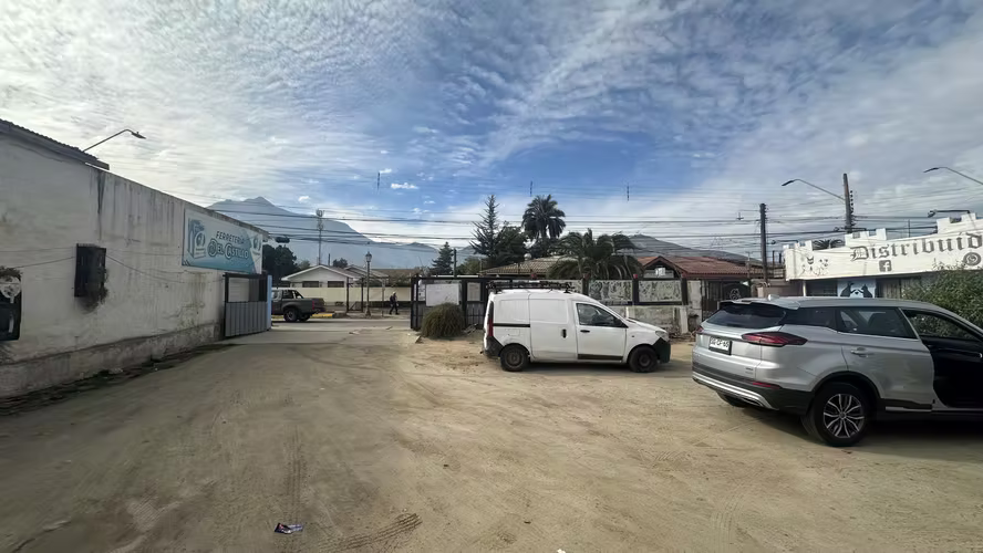 GRAN TERRENO COMERCIAL CON 290 M2 CONTRUIDOS CENTRO OLMUE - Imagen 6