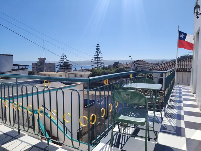 Hotel histórico en venta, centro de Algarrobo, a pasos de la playa – 12 habitaciones