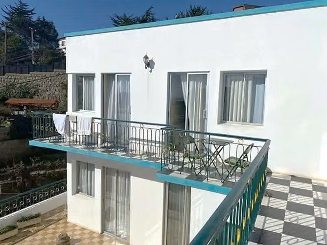 Hotel histórico en venta, centro de Algarrobo, a pasos de la playa – 12 habitaciones
