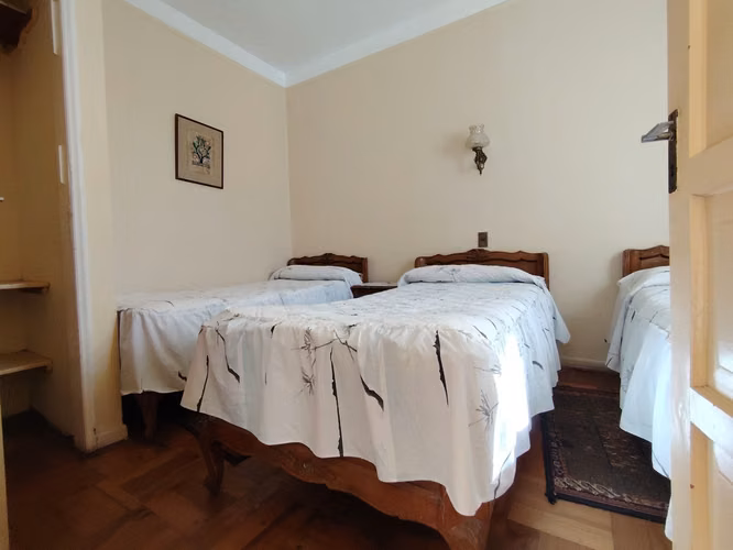 Hotel histórico en venta, centro de Algarrobo, a pasos de la playa – 12 habitaciones
