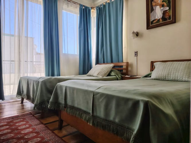Hotel histórico en venta, centro de Algarrobo, a pasos de la playa – 12 habitaciones
