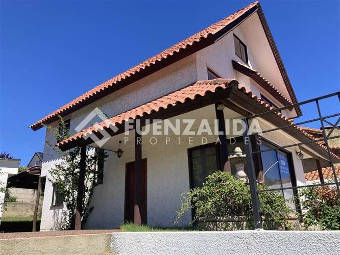 Vende Casa, amplio terreno 5D/3B Bosques de Montemar Concón