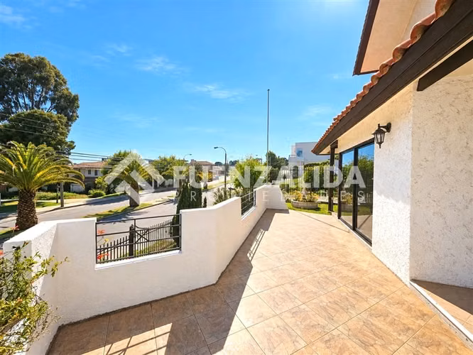 Vende Casa, amplio terreno 5D/3B Bosques de Montemar Concón - Imagen 3