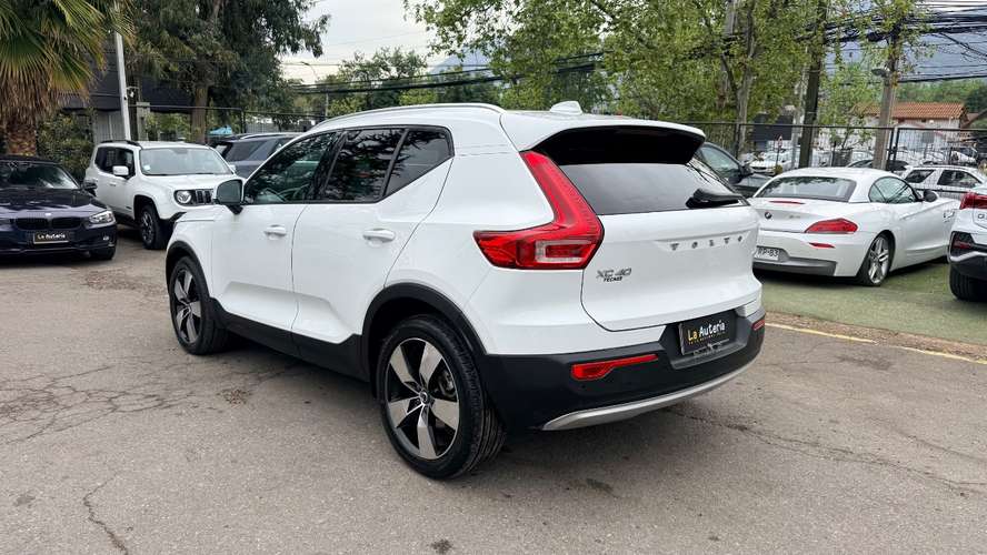 Volvo XC40 D4 (2021) - Imagen 3