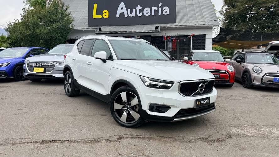 Volvo XC40 D4 (2021) - Imagen 2