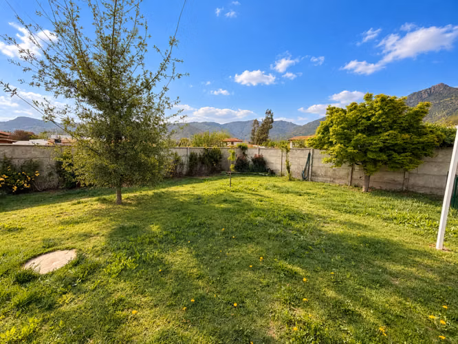 Casa dos pisos en Condominio, piscina Rinconada de Los Andes