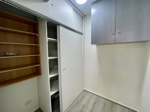 LOCAL COMERCIAL APOQUINDO CON IV CENTENARIO - Imagen 4