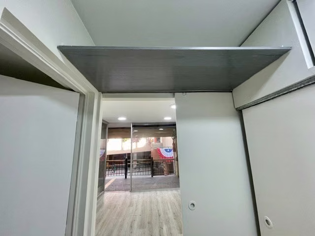 LOCAL COMERCIAL APOQUINDO CON IV CENTENARIO - Imagen 6
