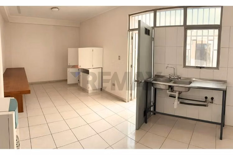 Arriendo comercial galpon bodegas oficina recoleta - Imagen 5