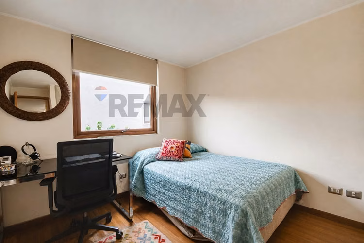 Casa 3d + servicio, jardín y quincho en las condes - Imagen 27