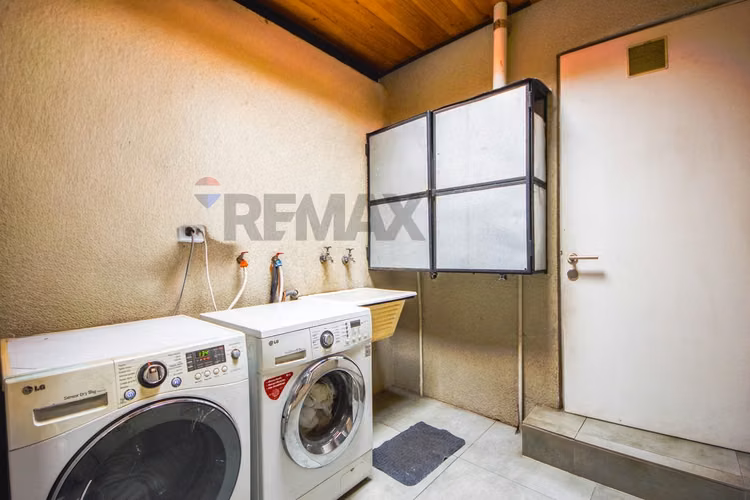 Casa 3d + servicio, jardín y quincho en las condes - Imagen 35