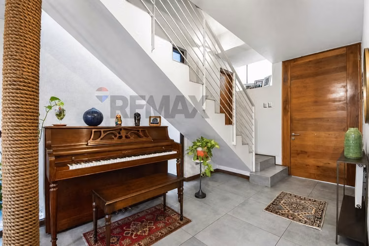 Casa 3d + servicio, jardín y quincho en las condes - Imagen 5