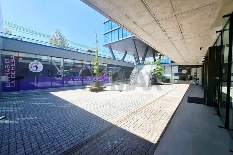 Moderna oficina de 50m2 en la dehesa - Imagen 5