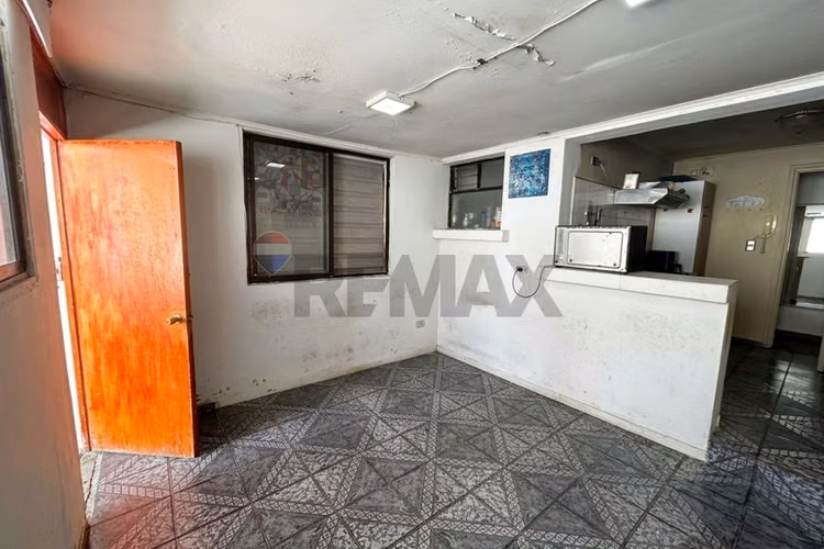 Amplia casa junto al parque lomas de lo aguirre - Imagen 9