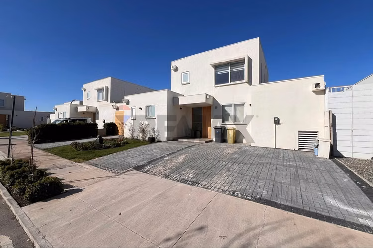 Arriendo gran casa chicureo 3d 3b 5e - Imagen 21