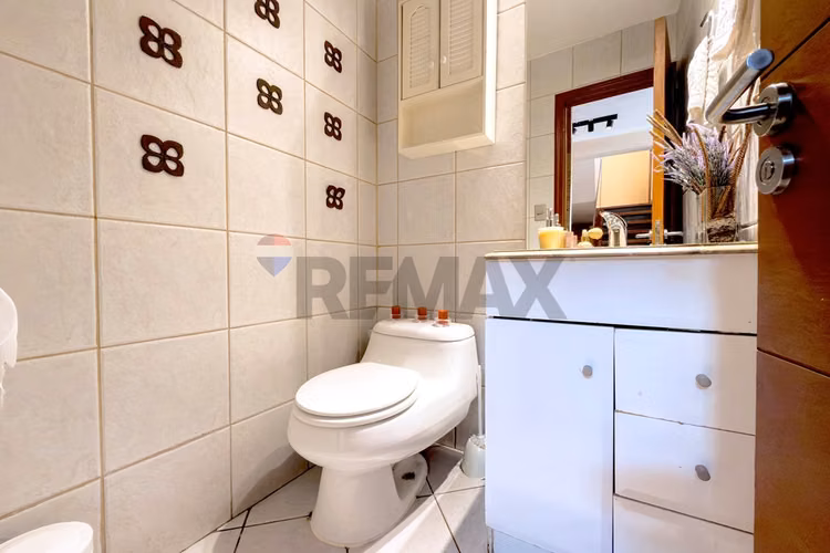 Casa familiar 4d4b, estar, escritorio, piscina. - Imagen 12