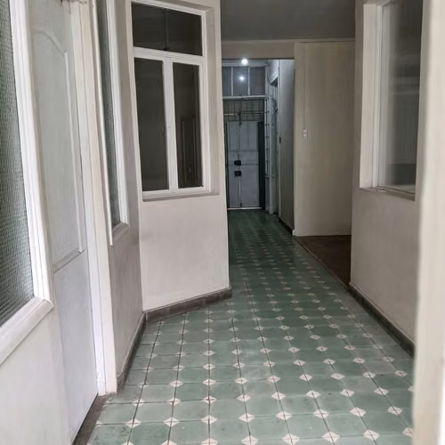 ARRIENDO AMPLIA  CASA BARRIO MATTA SIN ESTAC - Imagen 4