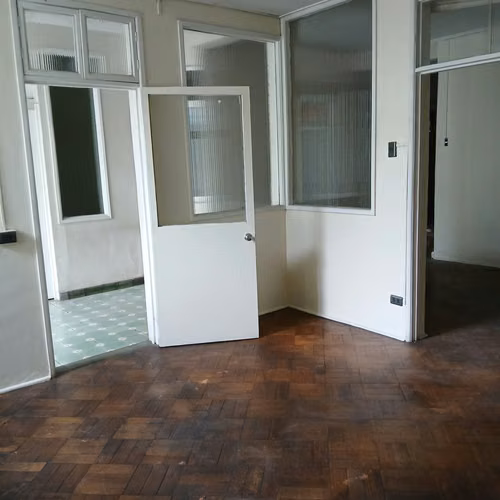 ARRIENDO AMPLIA  CASA BARRIO MATTA SIN ESTAC - Imagen 8