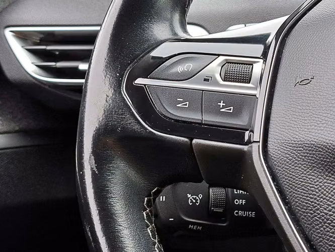 PEUGEOT 3008 2023