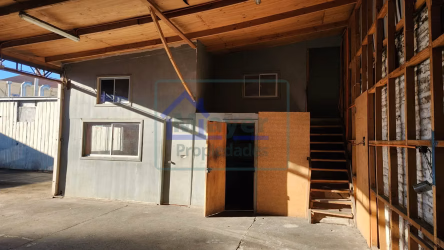 Arriendo Amplio Local Comercial / Galpón con Oficinas - Centro Concepción (Calle Heras 447)