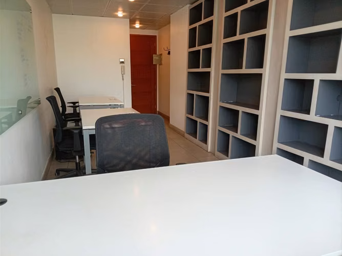 Oficina amoblada en venta, Torre Quantum, Las Condes – Piso 10, 22 m², Metro Manquehue - Imagen 3