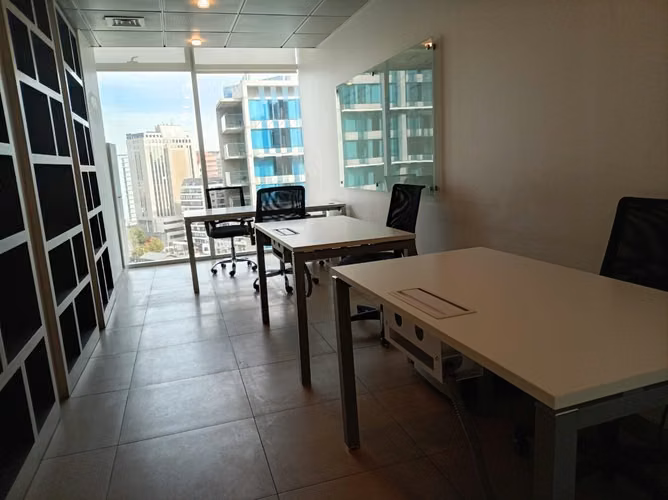 Oficina amoblada en venta, Torre Quantum, Las Condes – Piso 10, 22 m², Metro Manquehue