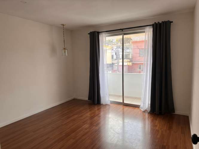 ARRIENDO , Gran Casa Central con Fines Comerciales – A pasos de Av. Brasil