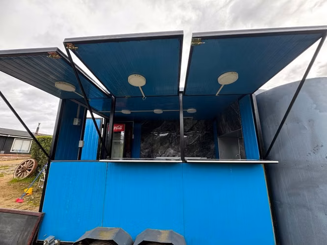 Vendo  carro de comida o  food truck