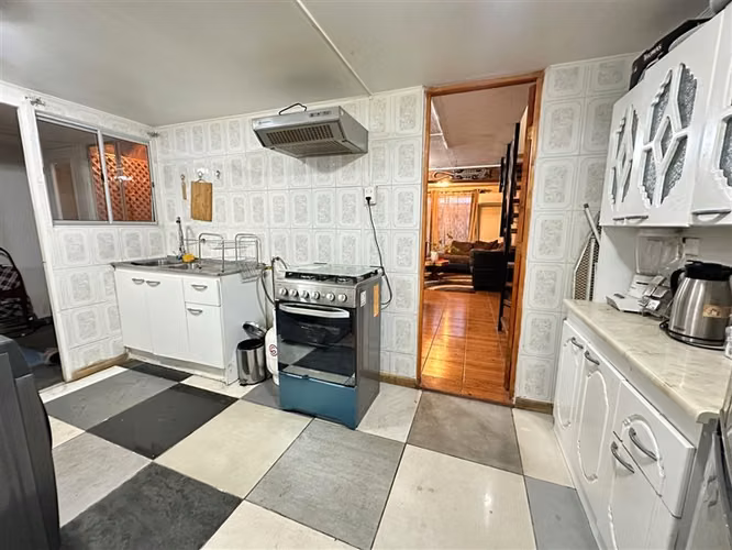 Vende casa en Quilicura- Psje Leo 2 D - 1 baño - 2 est - bog