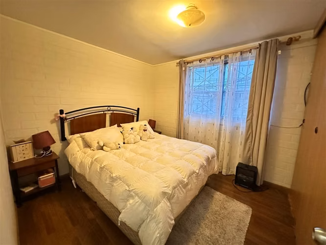 Vende casa en Quilicura- Psje Leo 2 D - 1 baño - 2 est - bog