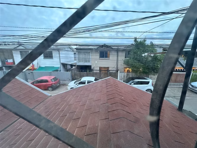 Vende casa en Quilicura- Psje Leo 2 D - 1 baño - 2 est - bog