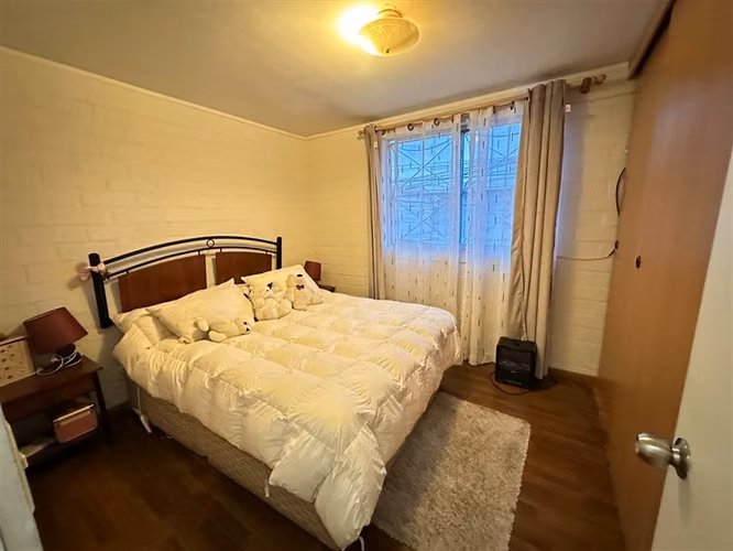 Vende casa en Quilicura- Psje Leo 2 D - 1 baño - 2 est - bog