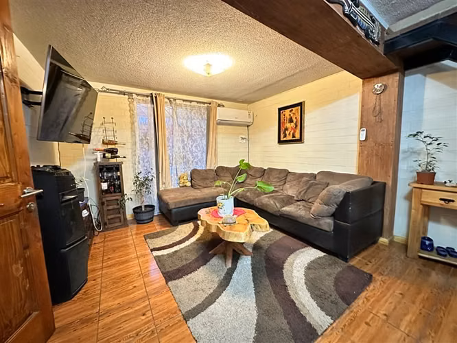 Vende casa en Quilicura- Psje Leo 2 D - 1 baño - 2 est - bog