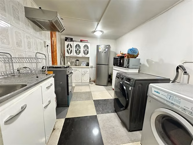 Vende casa en Quilicura- Psje Leo 2 D - 1 baño - 2 est - bog