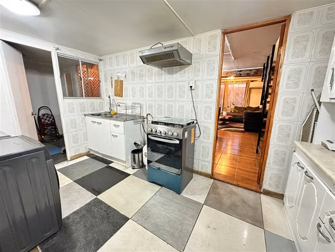 Vende casa en Quilicura- Psje Leo 2 D - 1 baño - 2 est - bog