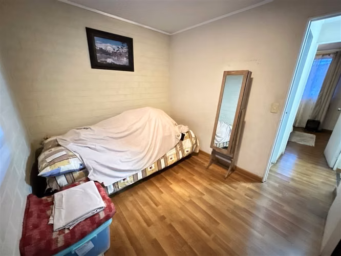 Vende casa en Quilicura- Psje Leo 2 D - 1 baño - 2 est - bog