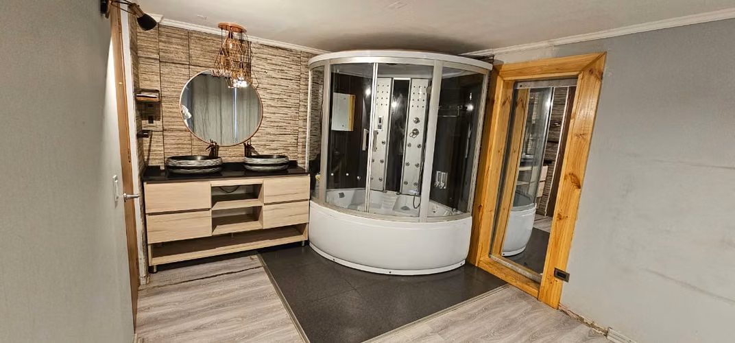 CASA EN VENTA FRENTE AL MALL PLAZA OESTE - Imagen 1