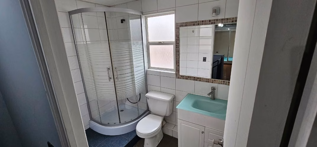 CASA EN VENTA FRENTE AL MALL PLAZA OESTE - Imagen 9