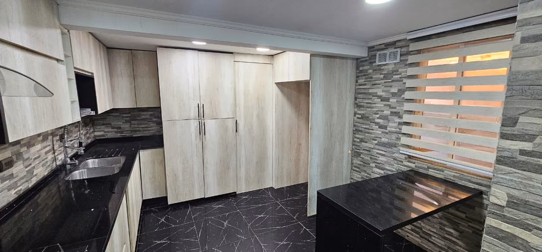 CASA EN VENTA FRENTE AL MALL PLAZA OESTE - Imagen 3