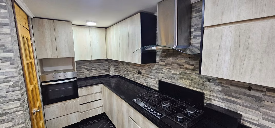 CASA EN VENTA FRENTE AL MALL PLAZA OESTE - Imagen 4