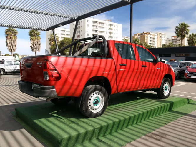 TOYOTA HILUX 2023 - Imagen 5