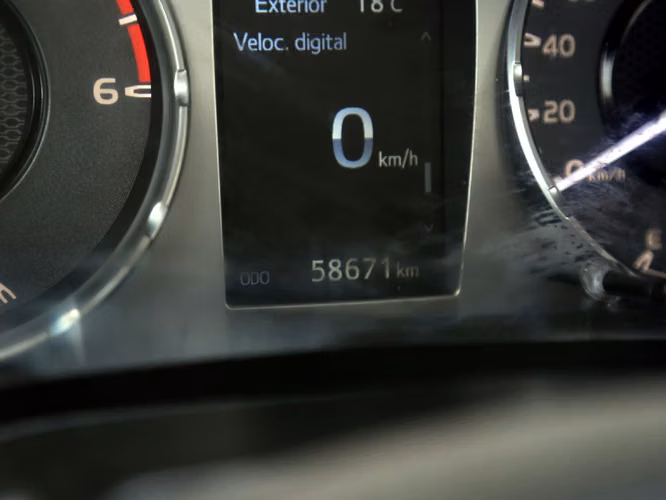 TOYOTA HILUX 2023 - Imagen 19