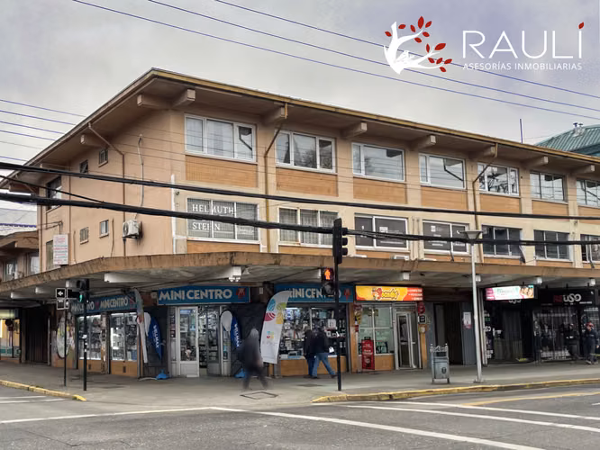 Oficina en Venta en Centro de Valdivia – 42 m², Excelente Ubicación e Iluminación - Imagen 1