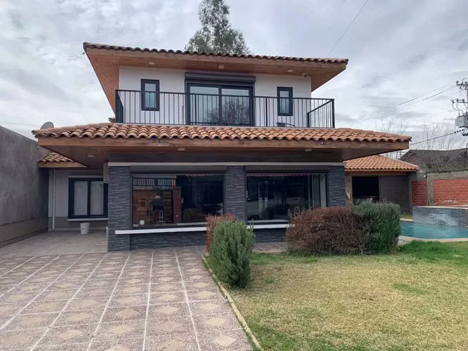 Acogedora Casa Familiar con Amplio Jardín (184643)