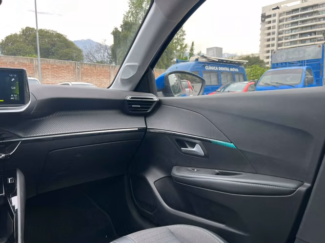 Peugeot 208 1.2 Puretech AT GT 2021 - Imagen 11