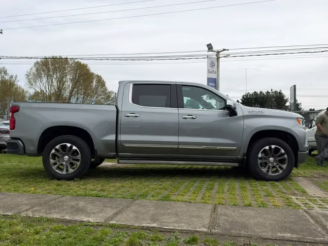 Chevrolet Silverado 3.0 HIGH COUNTRY 4X4 AT 4P	 2024 - Imagen 4