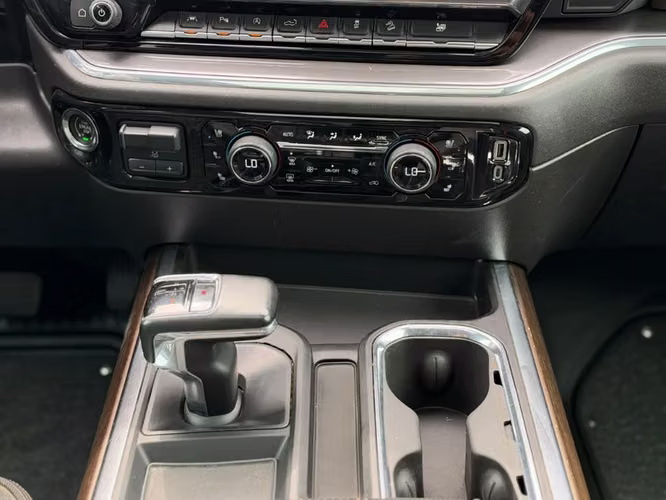 Chevrolet Silverado 3.0 HIGH COUNTRY 4X4 AT 4P	 2024 - Imagen 17