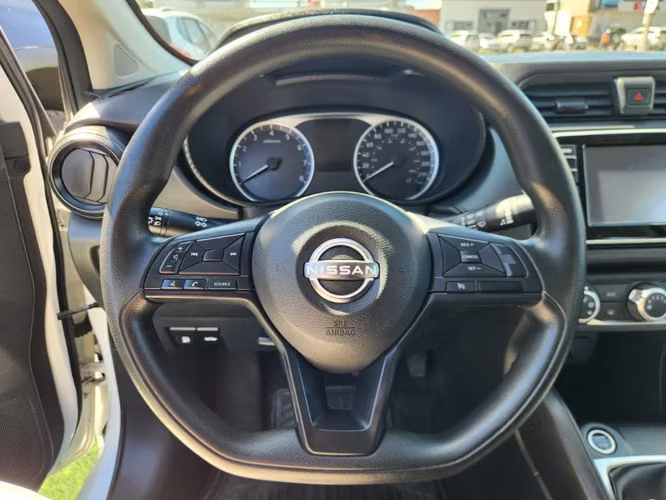 Nissan Versa 1.6 SENSE 4X2 MT 4P 2025 - Imagen 10