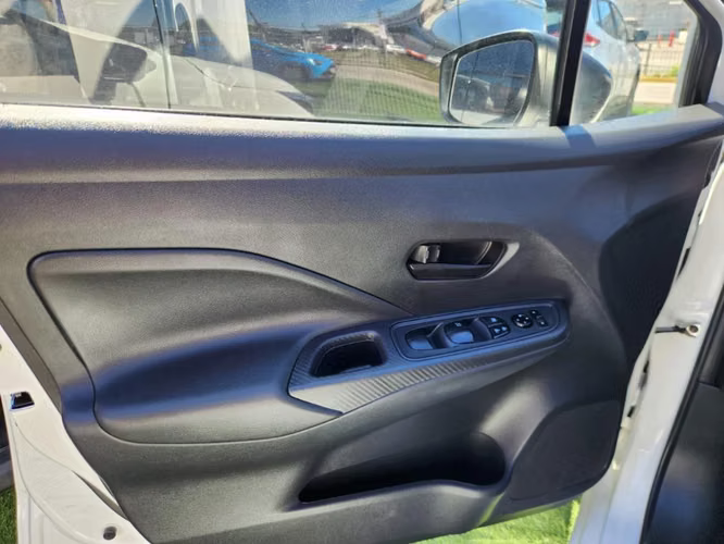 Nissan Versa 1.6 SENSE 4X2 MT 4P 2025 - Imagen 17