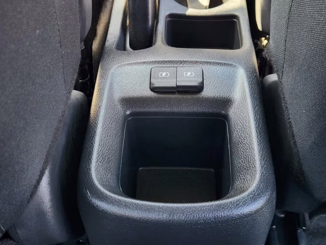 Nissan Versa 1.6 SENSE 4X2 MT 4P 2025 - Imagen 16